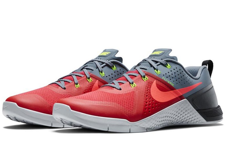 Nike MetCon 1 “Daring Red”