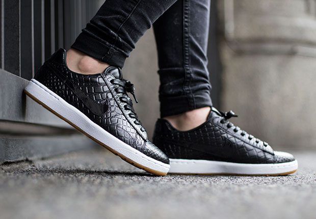 Nike Wmns Tennis Classic Ultra Premium Croc Black On Foot 2