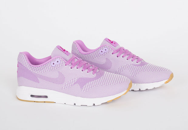 Fuchsia Jacquard Print On The Latest Nike Women's Air Max 1 Ultra