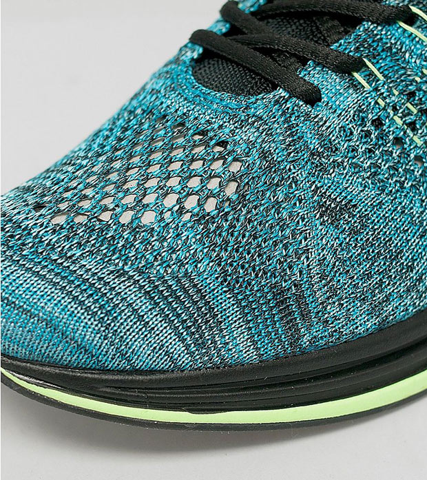 nike-flyknit-blue-lagoon-black-poison-green-07