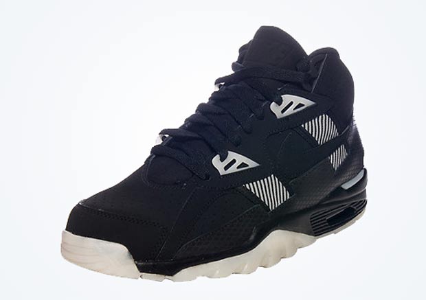 Another Nike Air Trainer Raiders Colorway 01