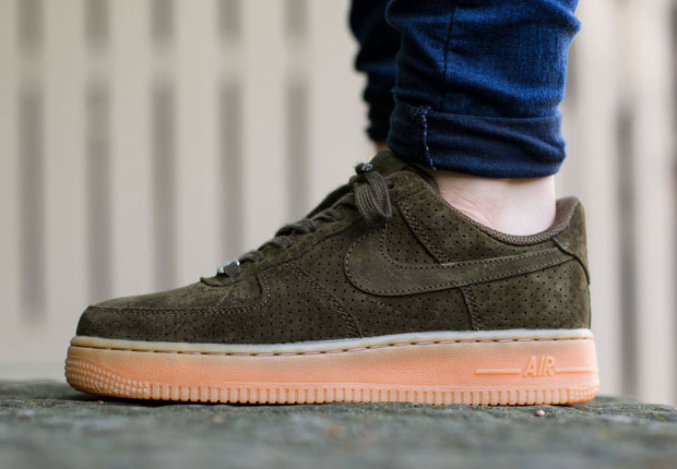 Nike Wmns Air Force 1 Low Dark Loden Suede 1