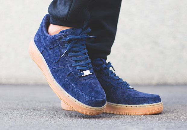 Nike Wmns Air Force 1 Low Suede Midnight Navy Gum 1