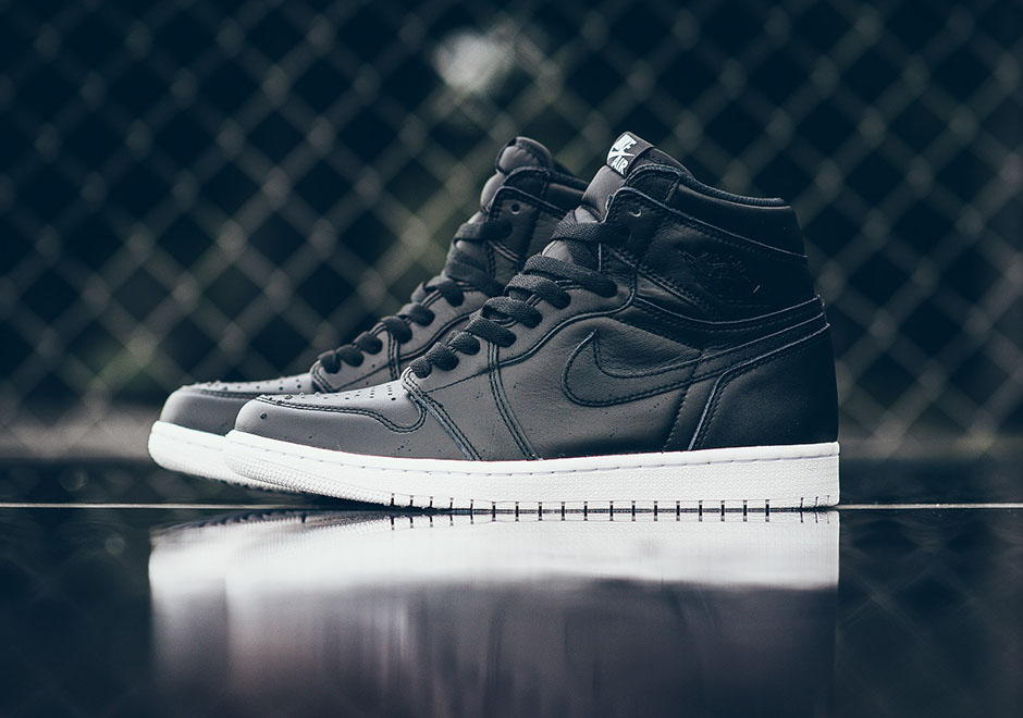 air-jordan-1-high-cyber-monday-black-white-2