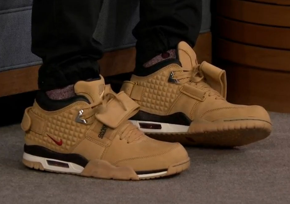 Victor Cruz' New Signature Shoe Makes Its Debut On Jimmy Fallon