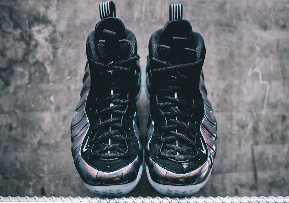 nike-air-foamposite-one-hologram-release-this-weekend-01
