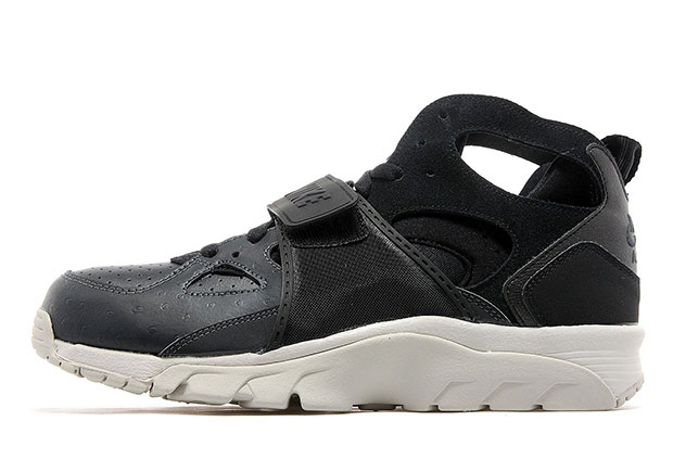 Nike Air Trainer Huarache Ostrich Black 1