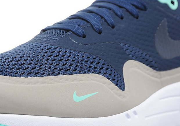 Nike Air Max 1 Ultra Moire Essential Mini Swoosh 04