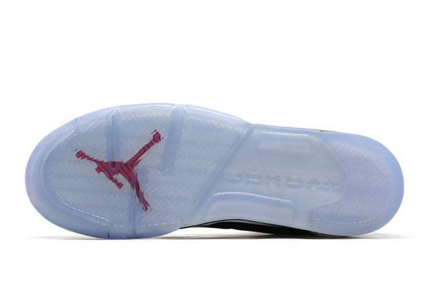 Jordan Spike 40 Junior Bred Details 02