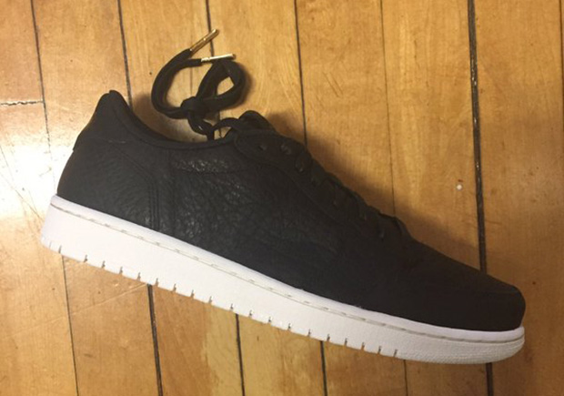 Air Jordan 1 Low Swooshless Black White