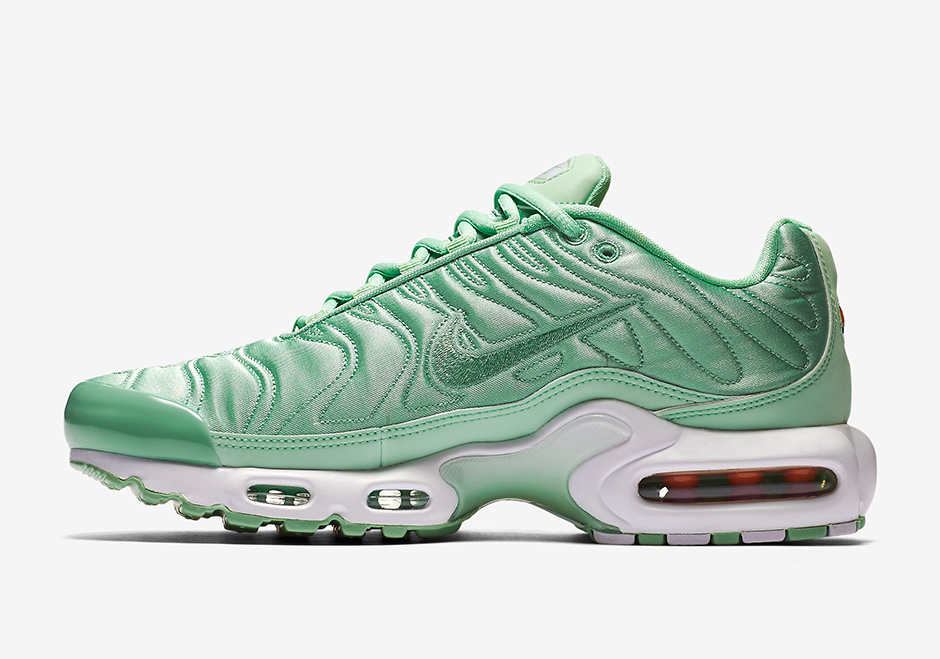 Nike Air Max Plus Summer Satin Pack 04