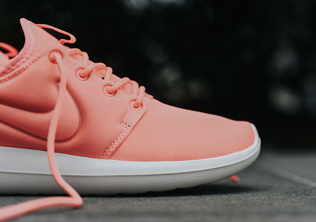 Nike Roshe Two Atomic Pink Women 844931 600 4