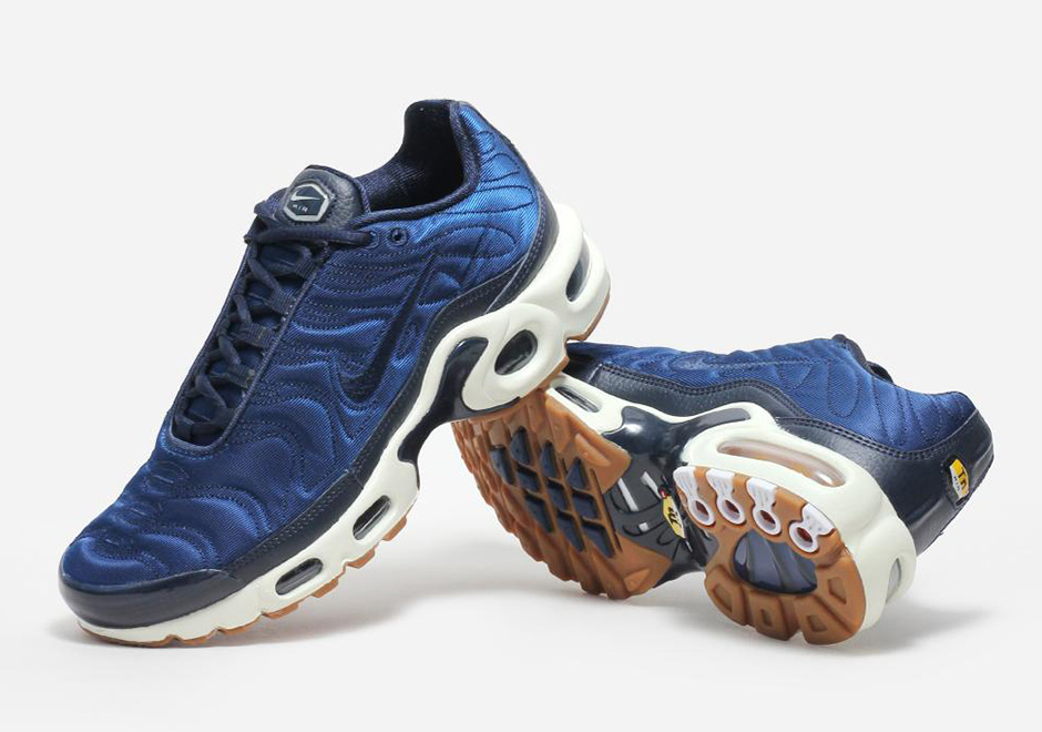 Nike Air Max Plus Crystal Blue Satin Pack 03