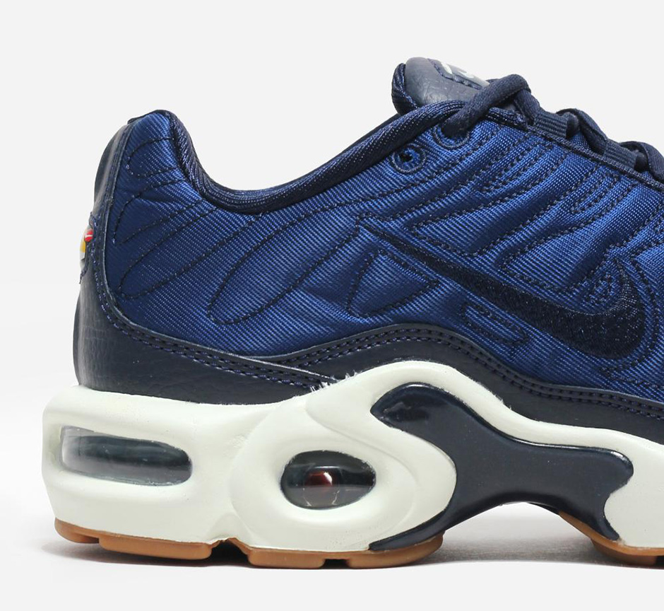 Nike Air Max Plus Crystal Blue Satin Pack 06