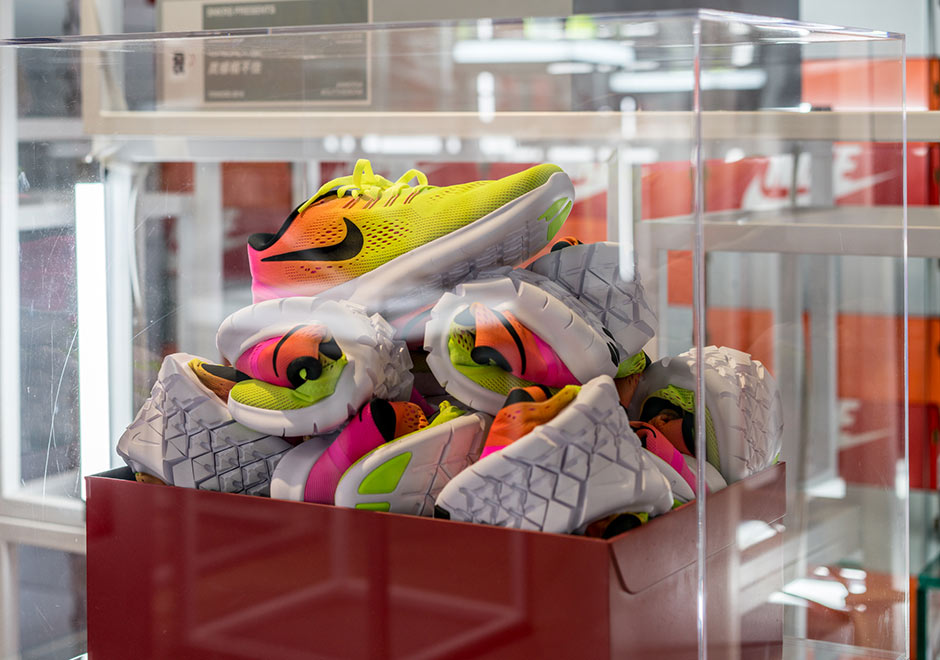 Nike Snkrs Out The Box Yo Hood 1