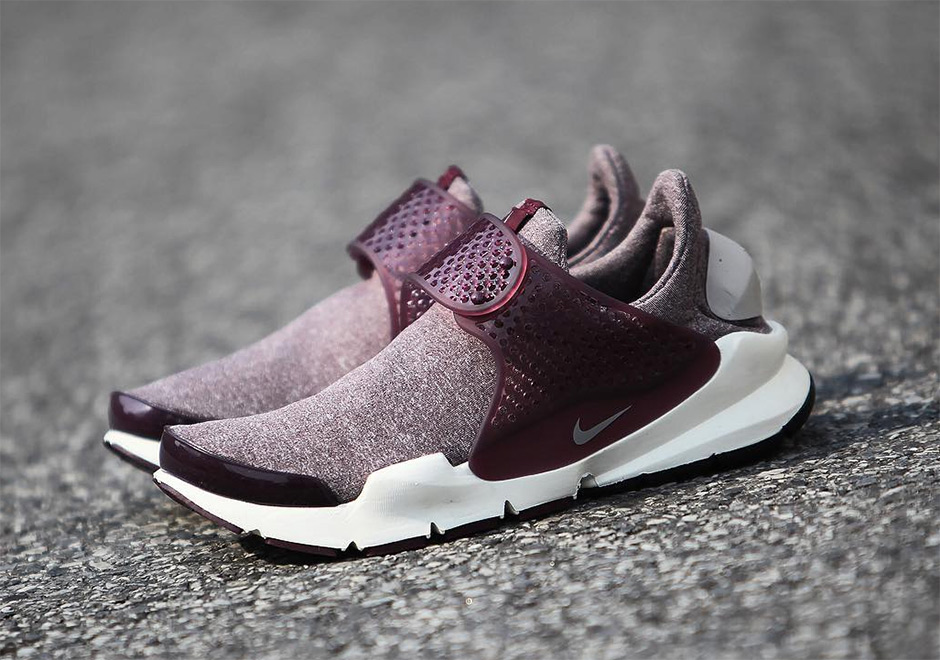 Nike Sock Dart Maroon Fleece 1