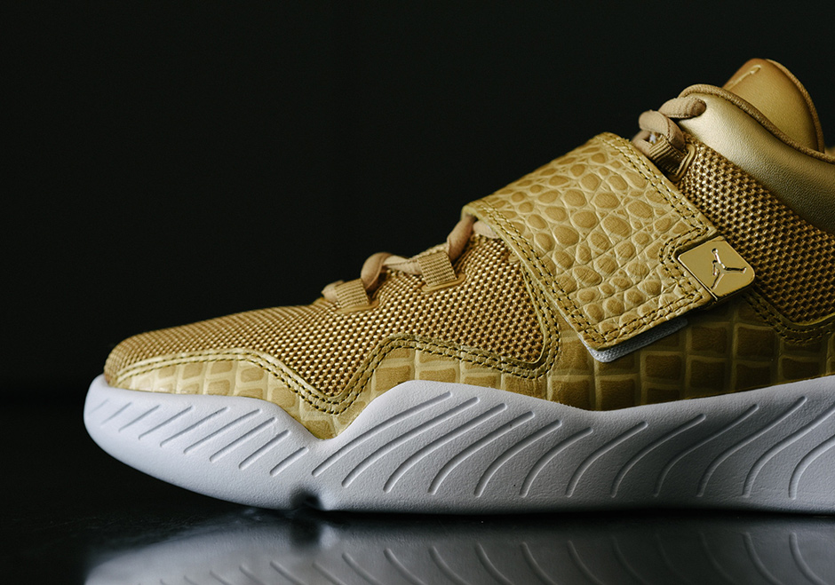 Jordan J23 Trainer Metallic Gold Available 03