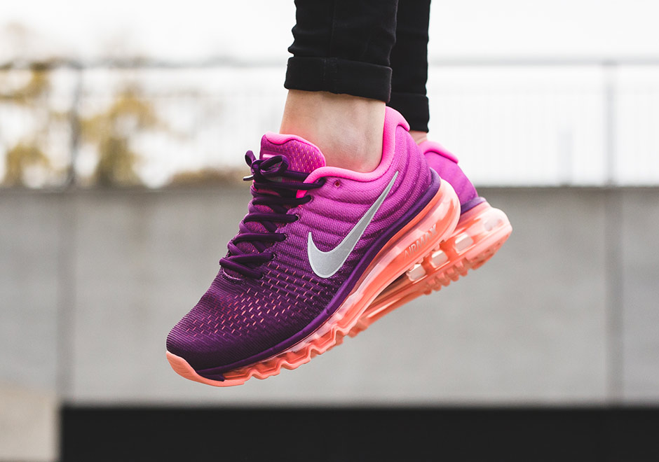 Nike Wmns Air Max 2017 Bright Grape White Fire Pink 2