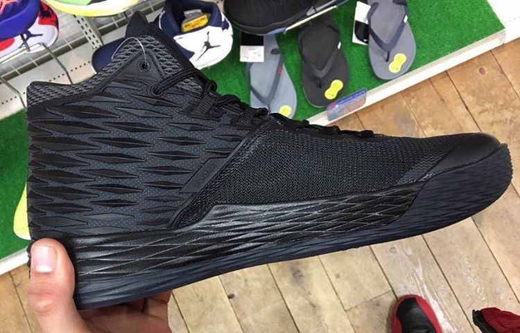 Jordan Melo M13 Preview Shots Black Gold 02