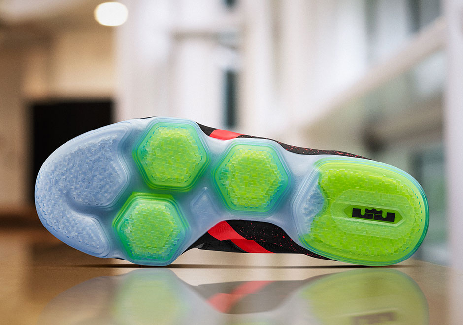 Nike Lebron 14 Christmas Shoe