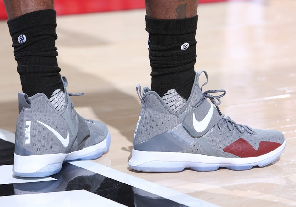 LeBron Debuts New Nike LeBron 14 PE Against Portland Trailblazers