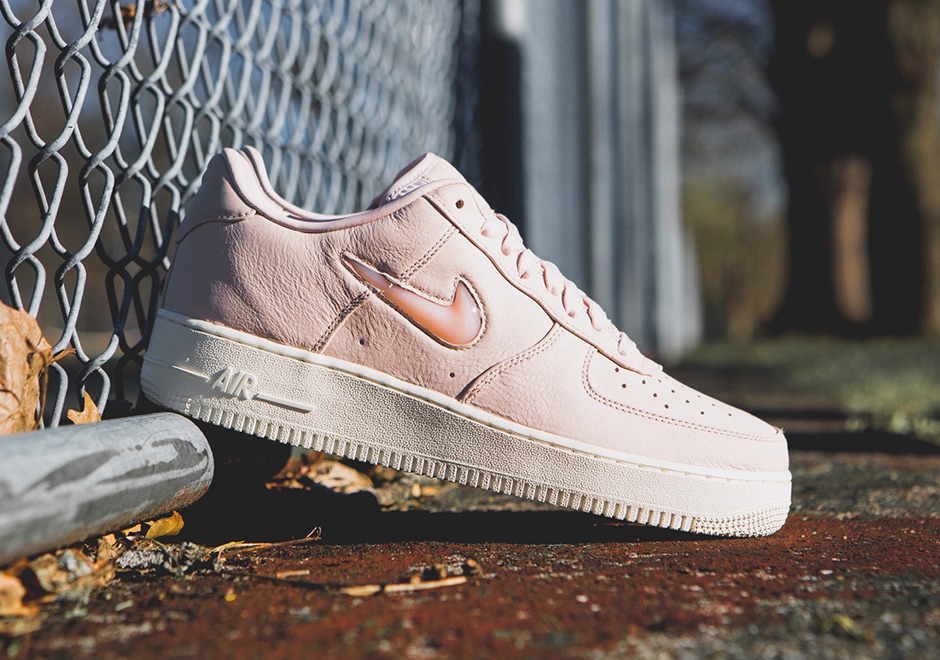 Nike Air Force 1 Low Jewel Silt Red 1