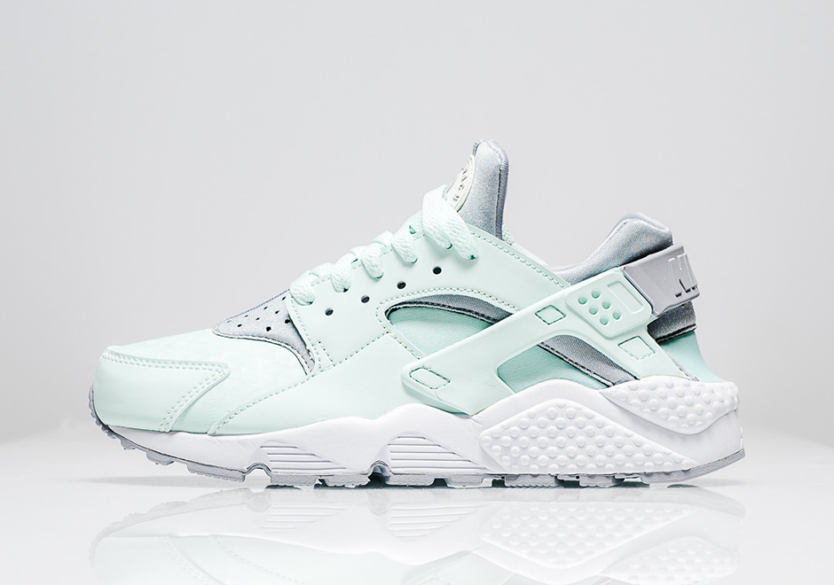 The Nike Air Huarache "Igloo" Cools Off For Summer