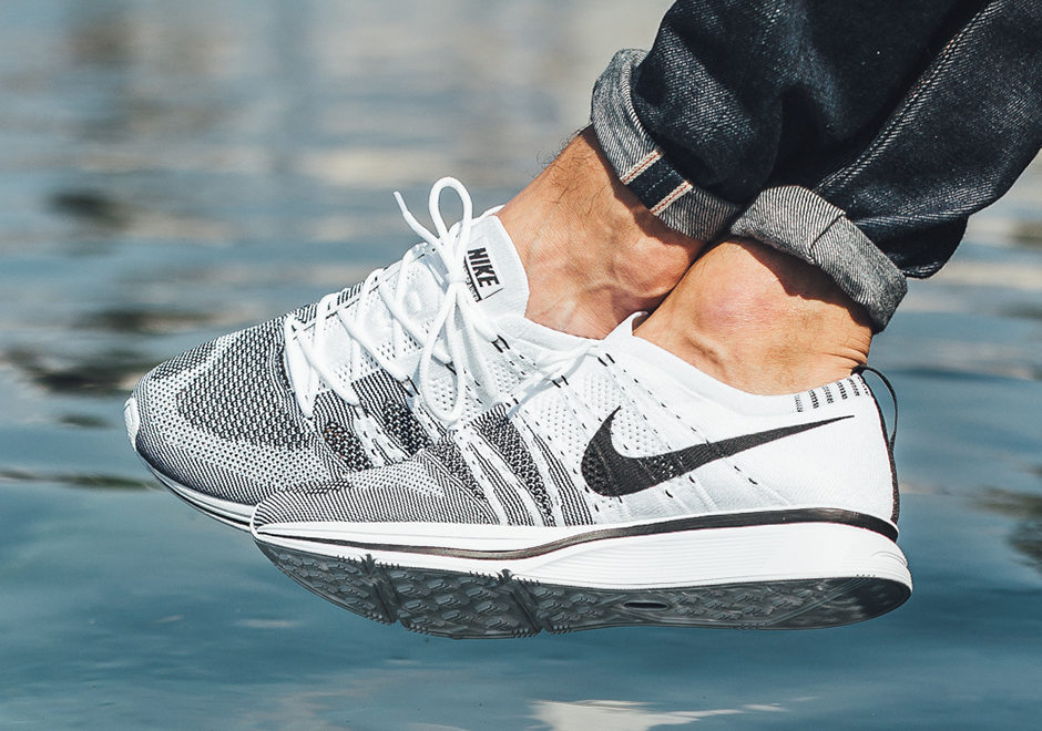 Nike Flyknit Trainer Og White Black Detailed Images 2