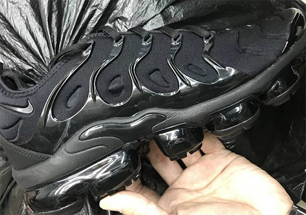 Nike Vapormax Plus Triple Black 3