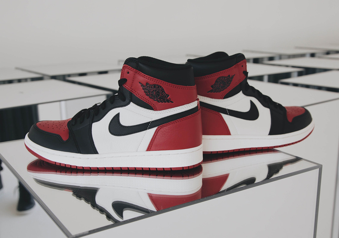 Air Jordan 1 Bred Toe Super Gr 4