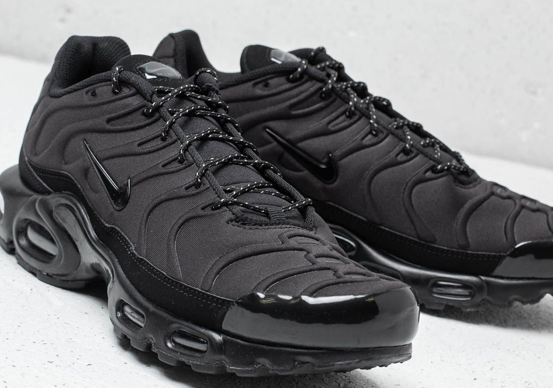 The Nike Air Max Plus SE "Triple Black" Features Molded Uppers