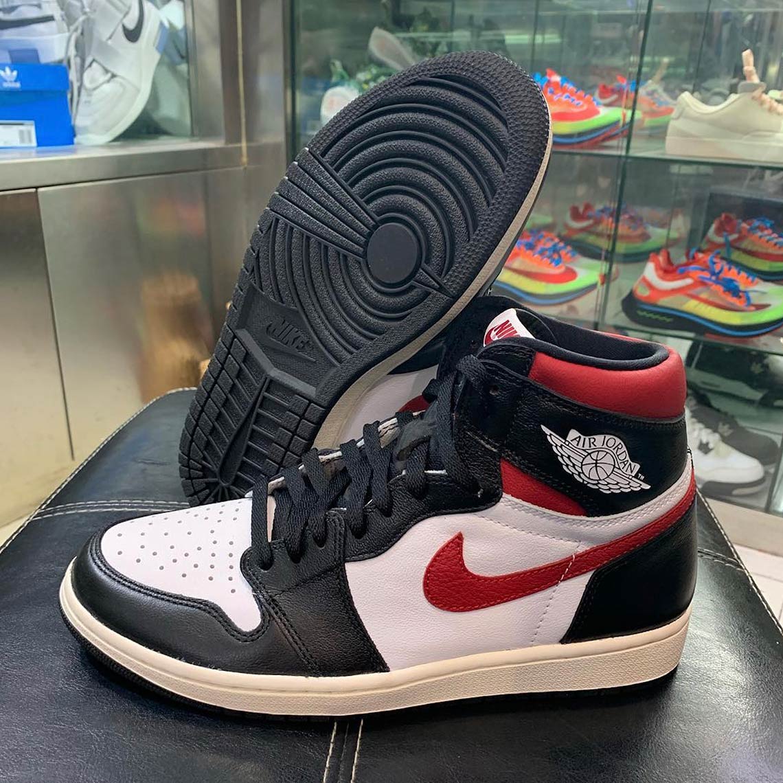 Air Jordan 1 Retro High Og Black Sail Gym Red 8