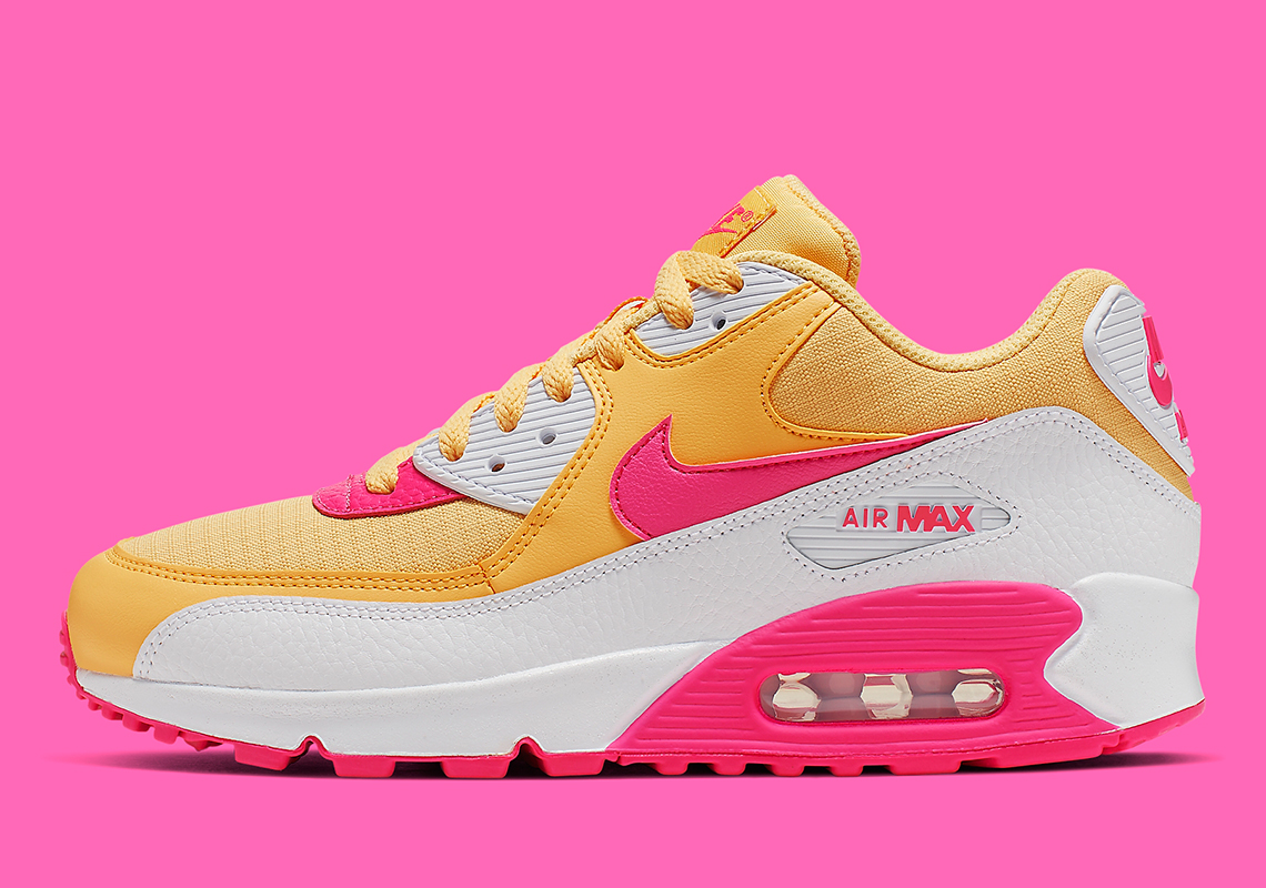 This Women's-Only Nike Air Max 90 Features A Colorful Blend Of Topaz And Fuchsia