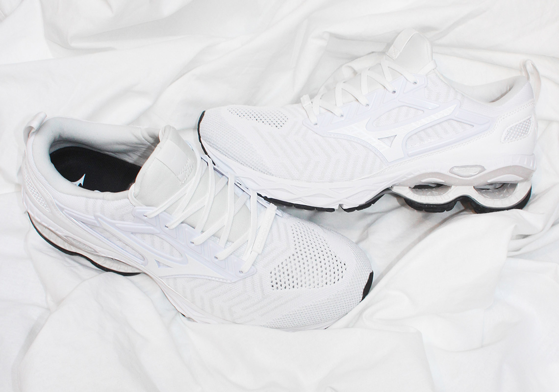Calico Jack Mizuno Wave Creation Waveknit 3