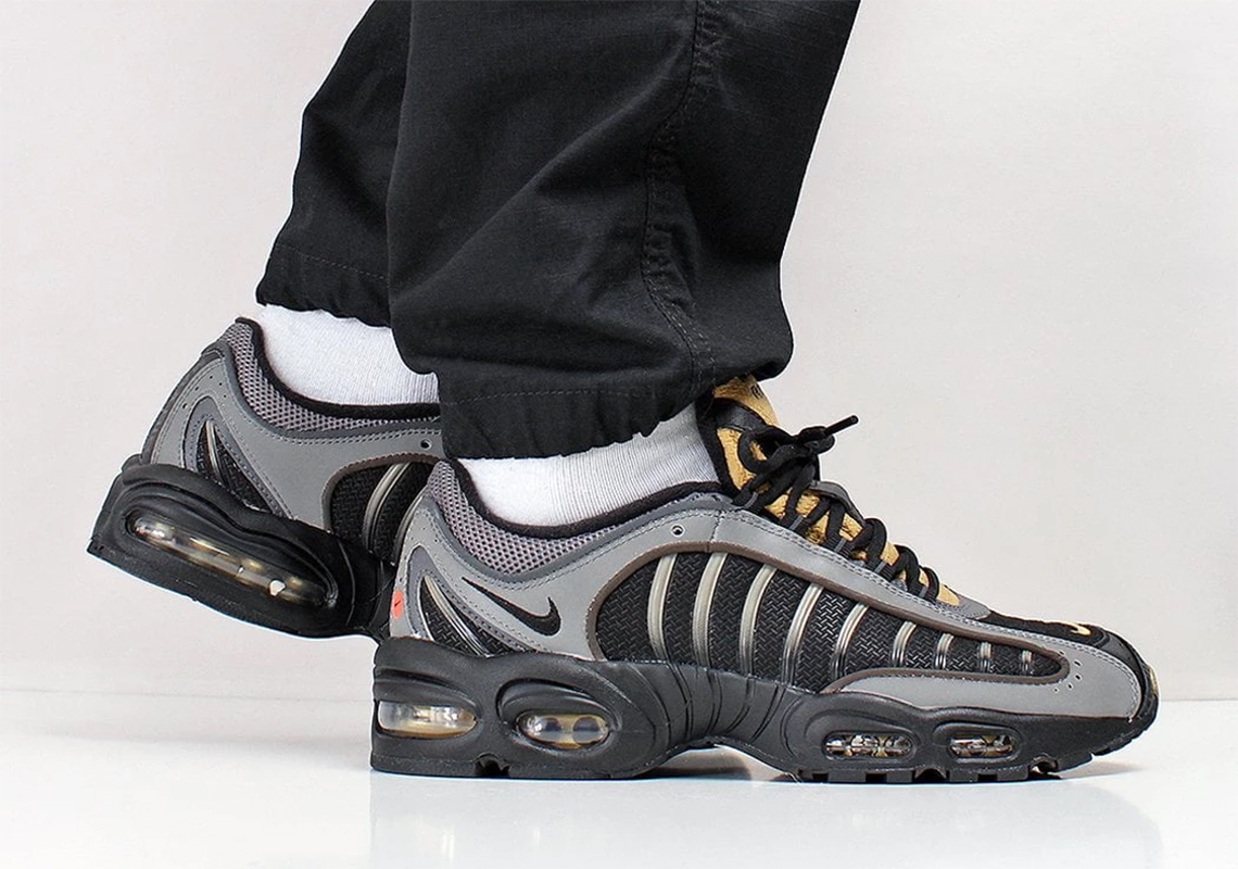 Nike Air Max Tailwind 4 Black Pewter Gold Cj0784 001 1