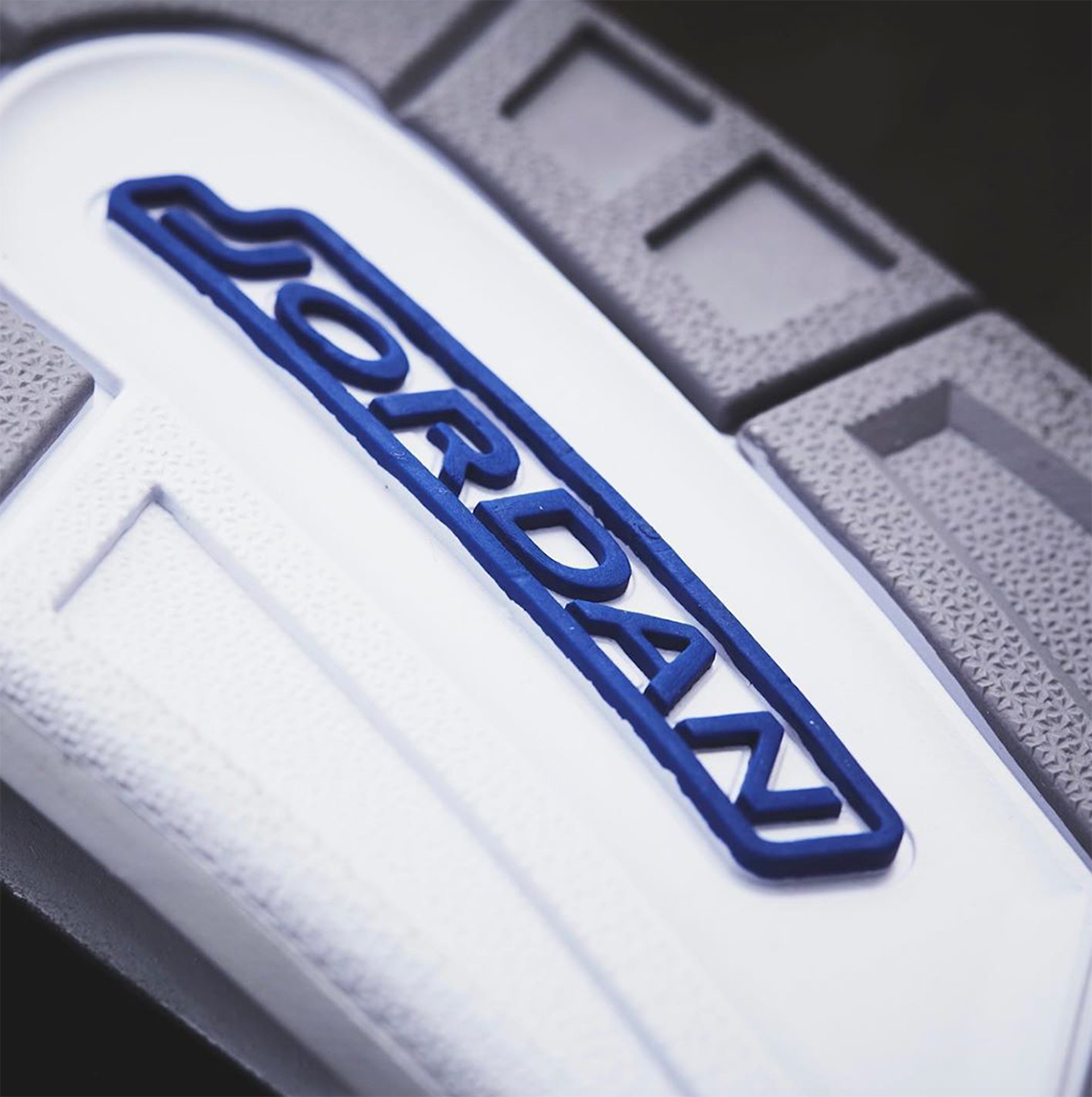 Air Jordan 3 Varsity Royal Ct8532 400 2 1