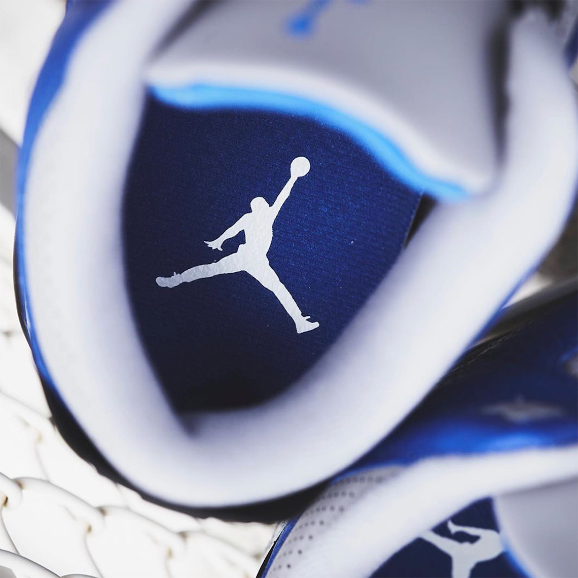 Air Jordan 3 Varsity Royal Ct8532 400 3 1
