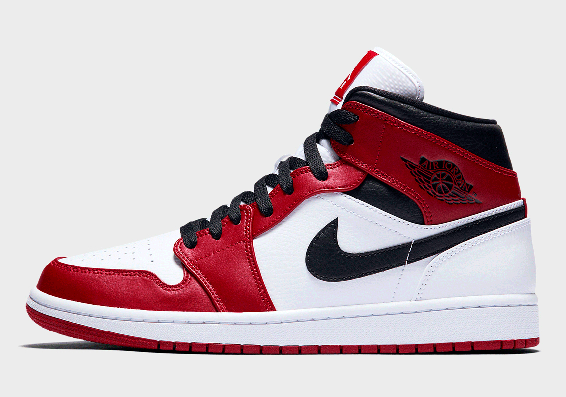 A “Chicago” Colorway Appears On The Air Jordan 1 Mid