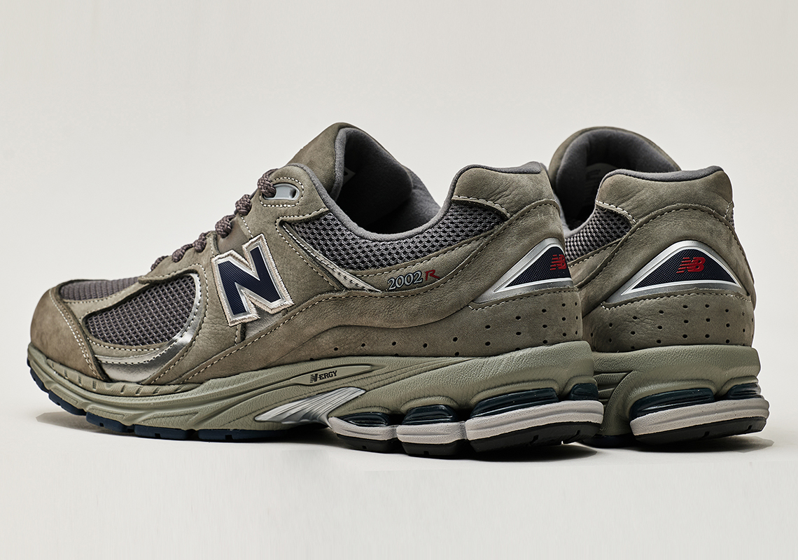 Streething New Balance 2002r Grey 2