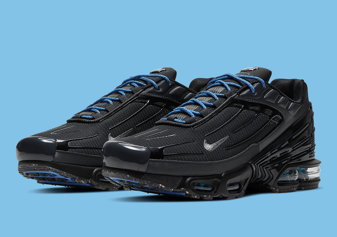 The Nike Air Max Plus 3 Trickles In Blue Against A Triple Black