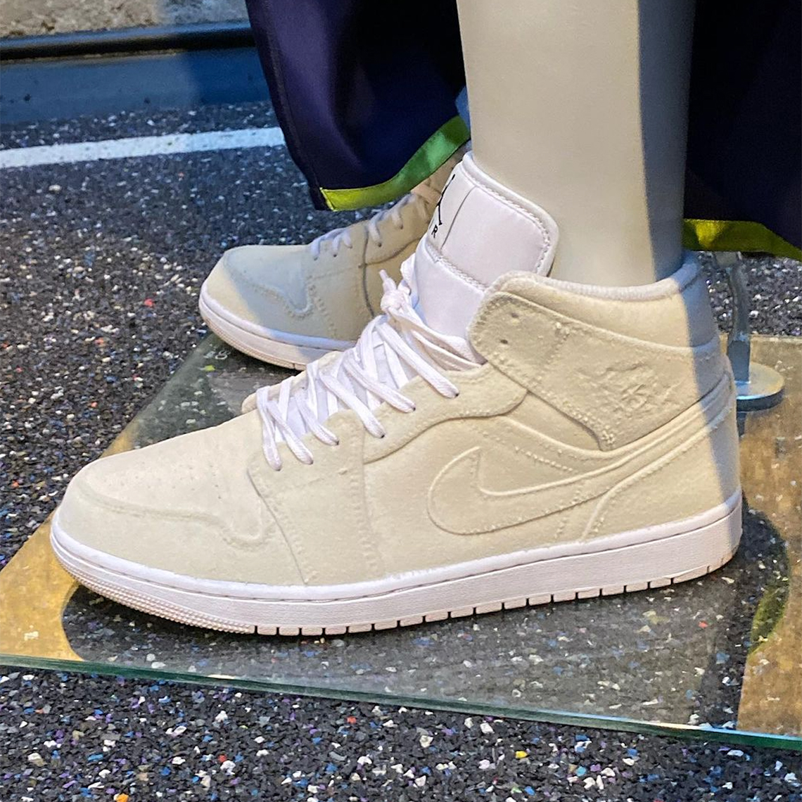 Pigalle Air Jordan 1 Mid Velvet 6