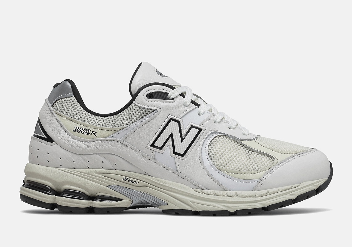 This New Balance 2002R Leans Into The "Dad" Shoe Fad
