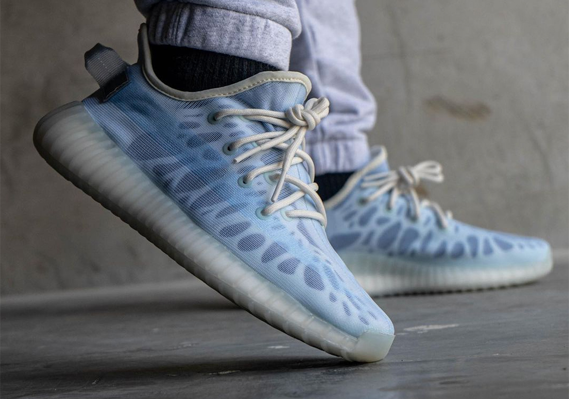Adidas Yeezy Boost 350 V2 Mono Ice Blue Photos 3