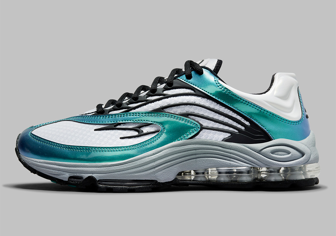 The Nike Air Tuned Max Gets A Shiny “Aquamarine” Colorway