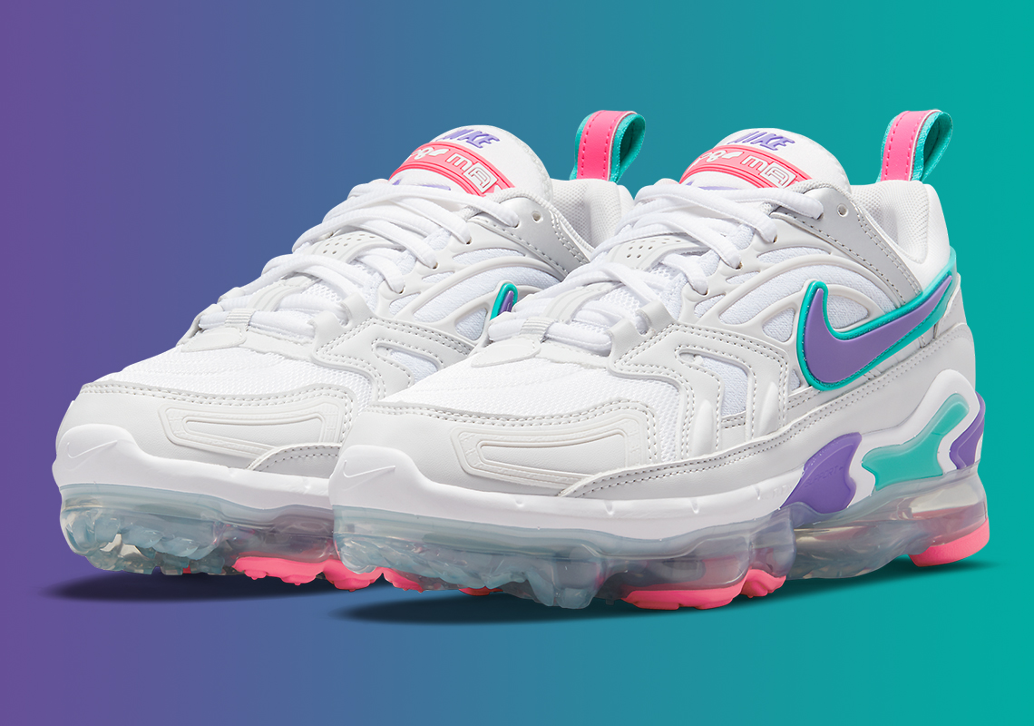 A 90's Friendly "Hyper Grape" Appears On This Women's Nike Vapormax Evo