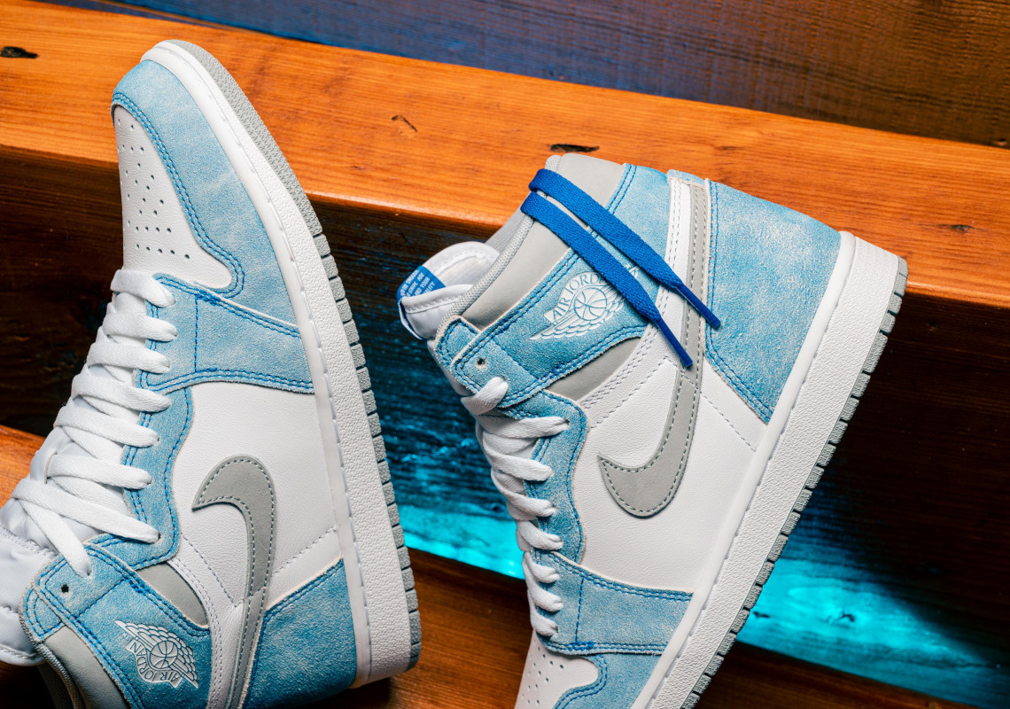 Air Jordan 1 Hyper Royal 2021 2