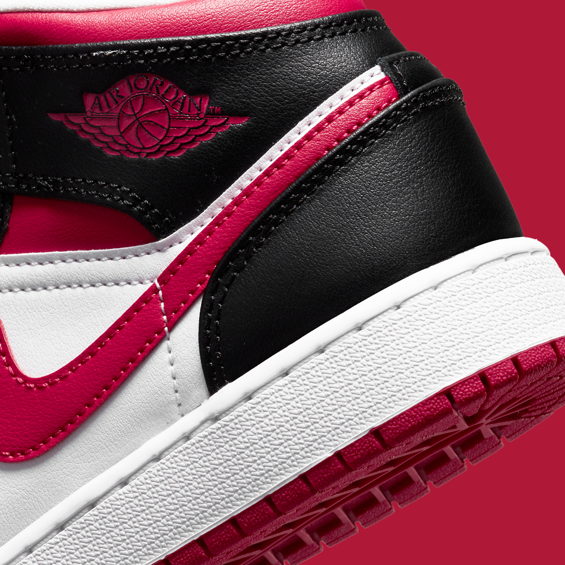 Air Jordan 1 Mid Gs 554725 016 3