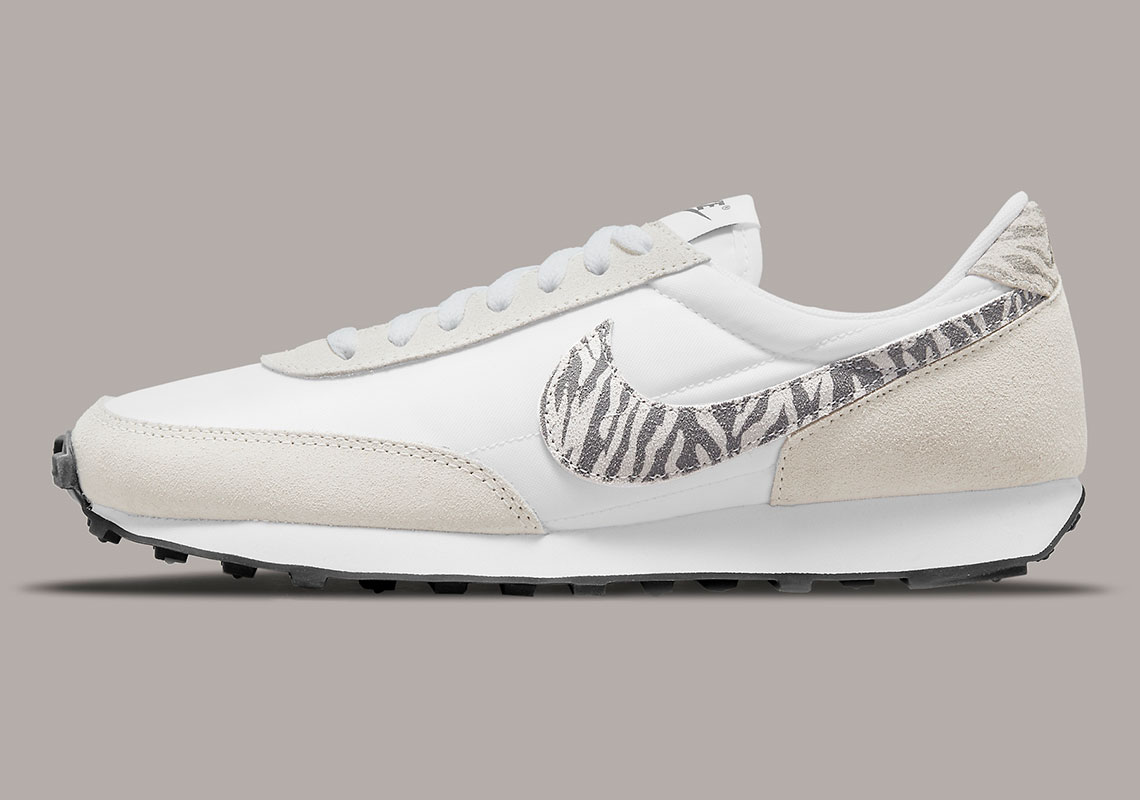 Nike Daybreak Zebra Dm3346 101 1