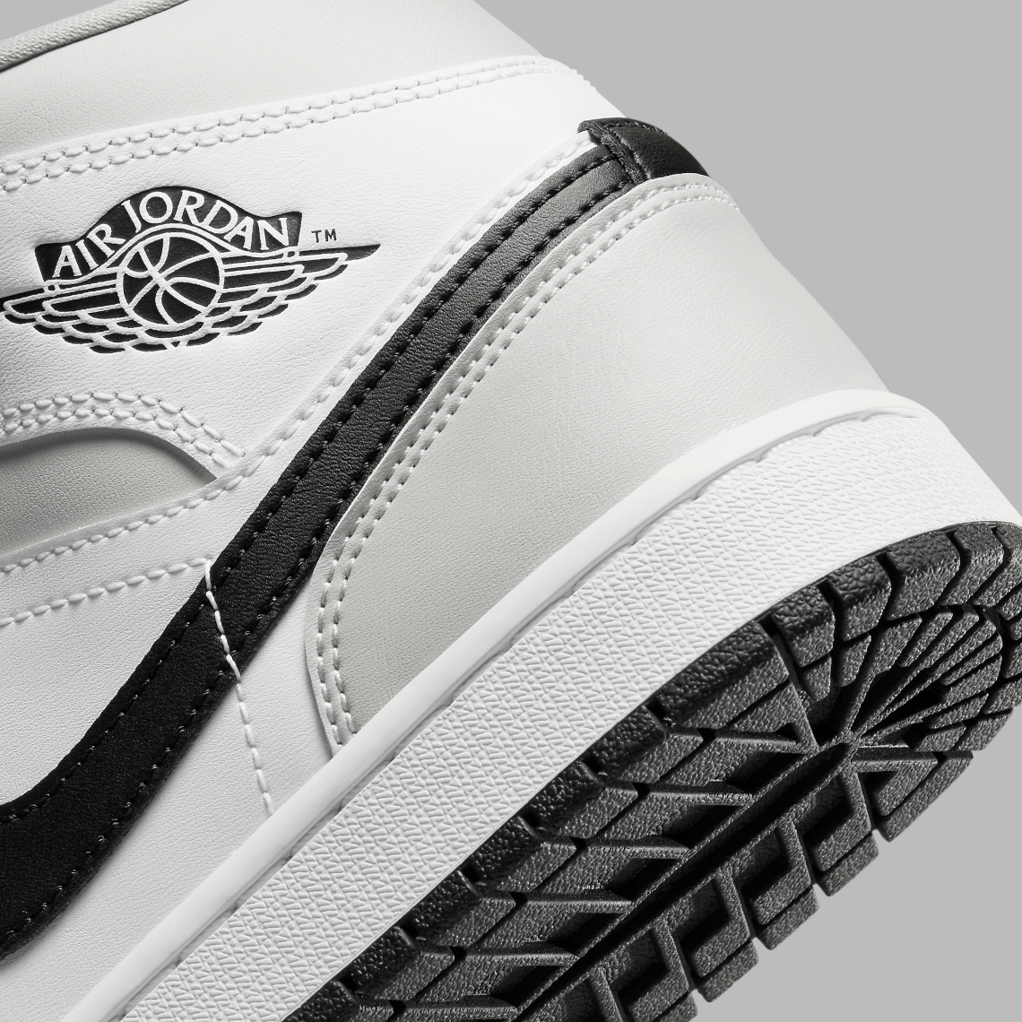Air Jordan 1 Mid Bq6472 015 2