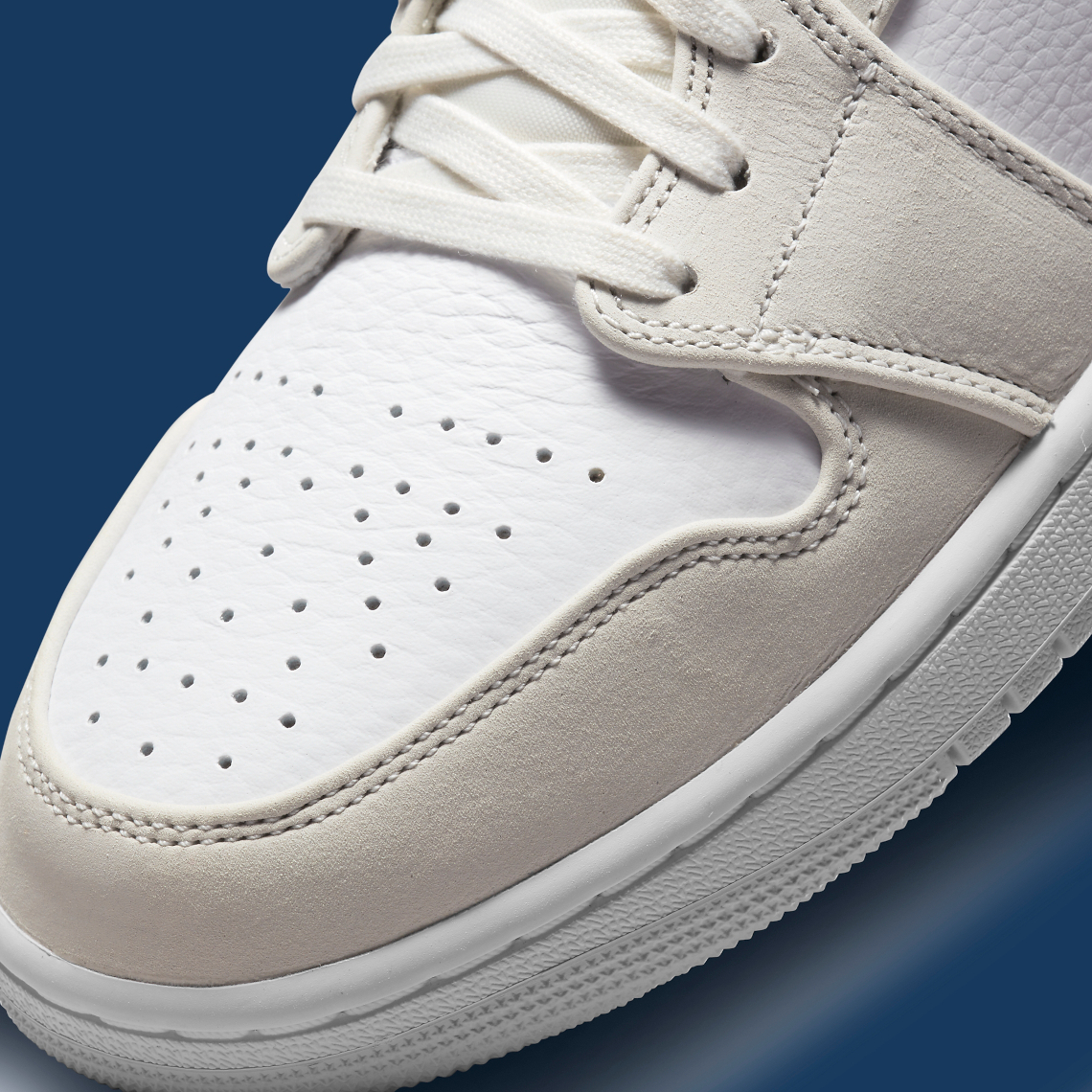 Air Jordan 1 Mid Do6726 100 4